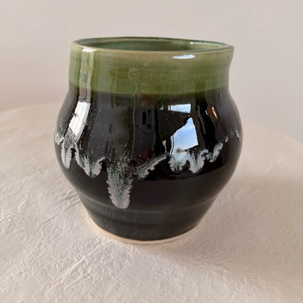STUDIO POTTERY VASE GLOSSY GLAZE MID CENTURY COTTAGECORE JAPANDI SURFSHACK STYLE